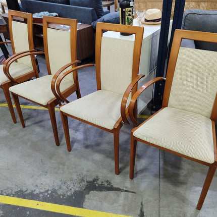 MESA EXTENSIBLE + CUATRO SILLAS