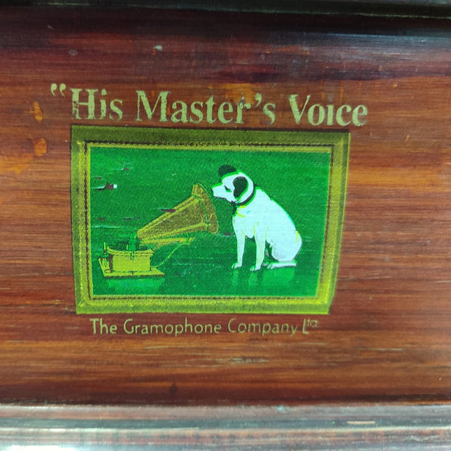 GRAMÓFONO CON DISCOS DE PIEDRA