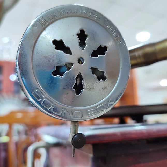 GRAMÓFONO CON DISCOS DE PIEDRA