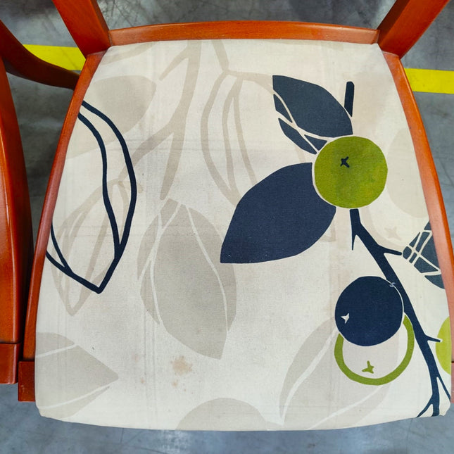 MESA CON CUATRO SILLAS