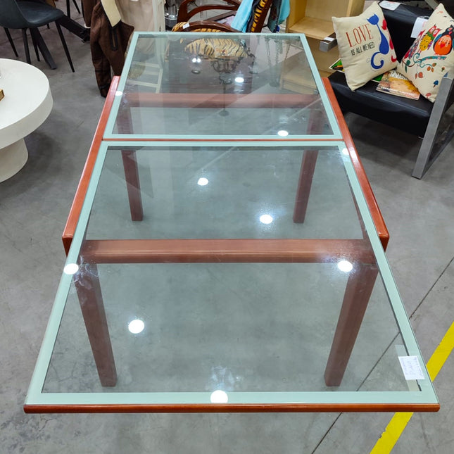 MESA CON CUATRO SILLAS