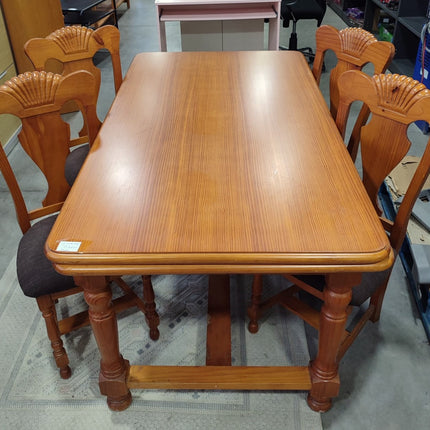 MESA EXTENSIBLE + CUATRO SILLAS