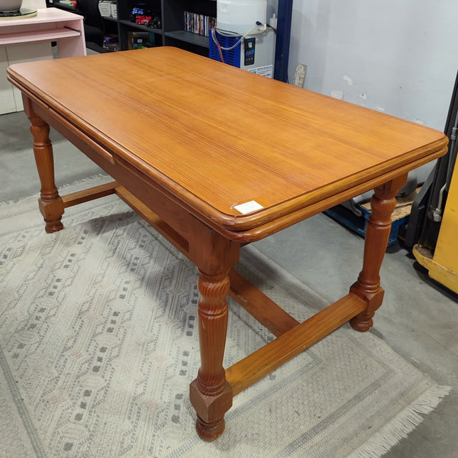MESA EXTENSIBLE + CUATRO SILLAS
