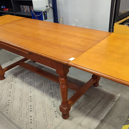 MESA EXTENSIBLE + CUATRO SILLAS