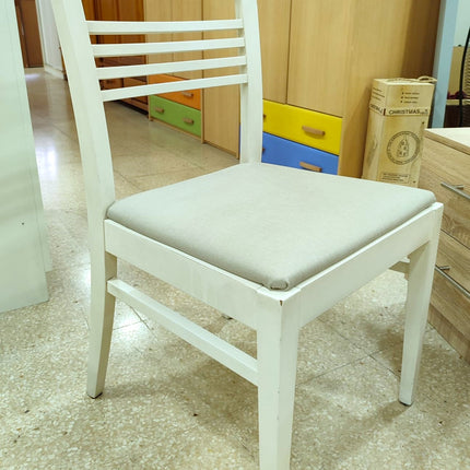 CUATRO SILLAS DE COMEDOR
