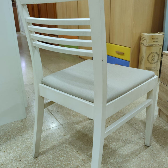 CUATRO SILLAS DE COMEDOR