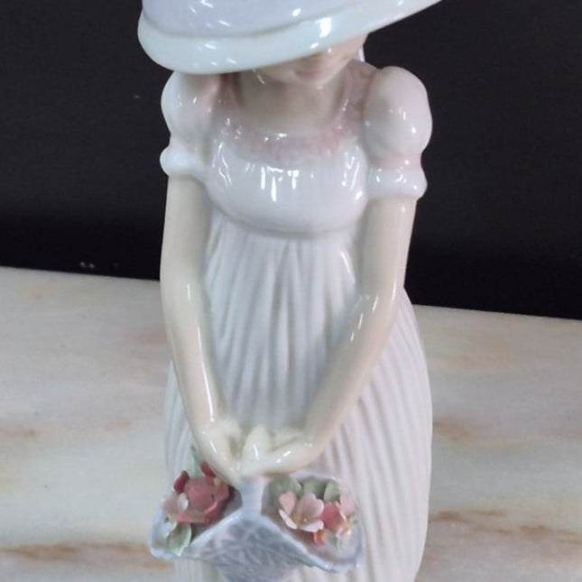 FIGURA DECORATIVA DE PORCELANA