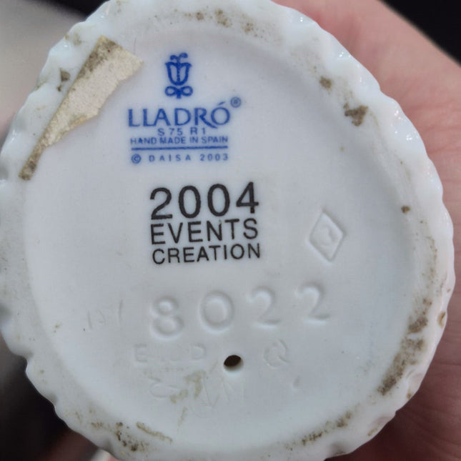 FIGURA DECORATIVA DE PORCELANA