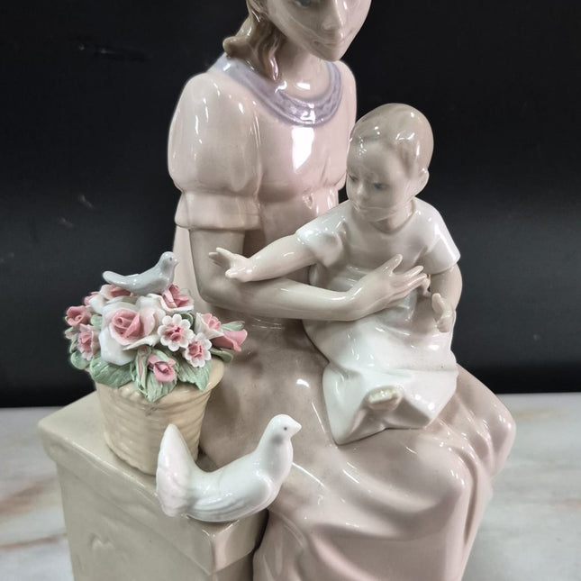 FIGURA DE PORCELANA
