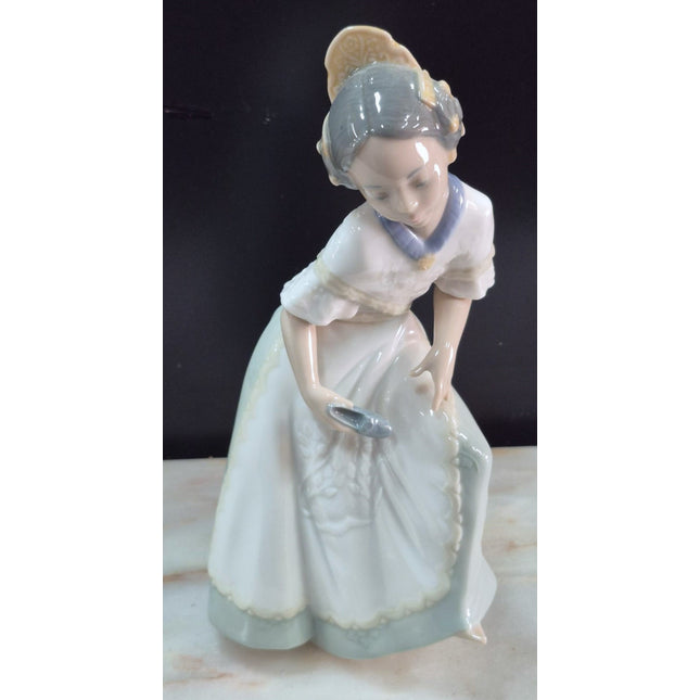 FIGURA DECORATIVA DE PORCELANA