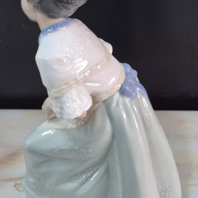 FIGURA DECORATIVA DE PORCELANA
