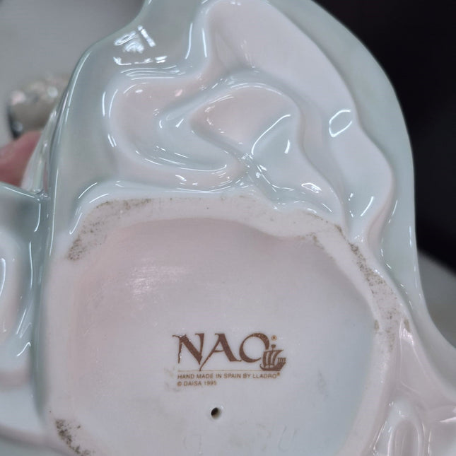 FIGURA DECORATIVA DE PORCELANA