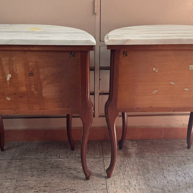 PAR DE MESITAS ANTIGUAS