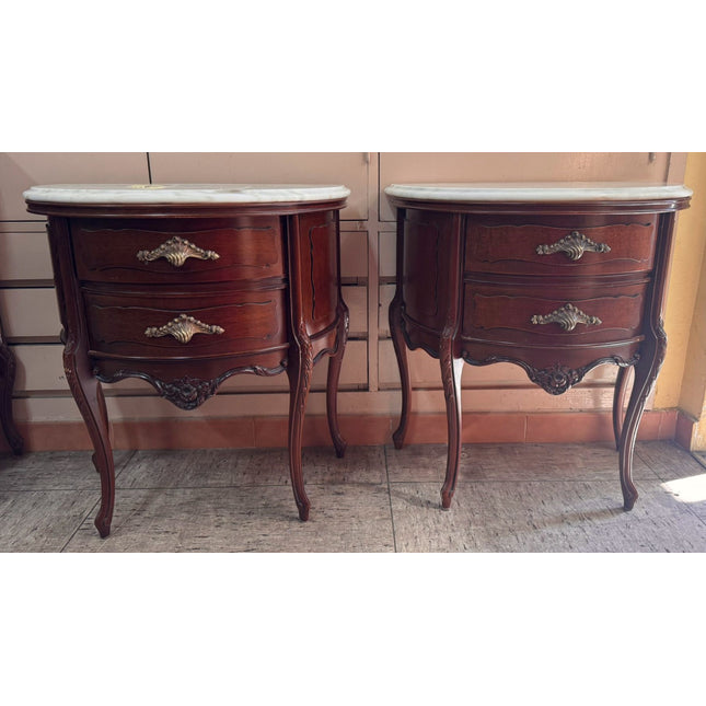 PAR DE MESITAS ANTIGUAS