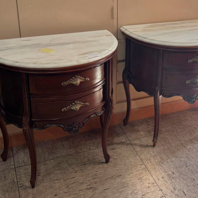 PAR DE MESITAS ANTIGUAS