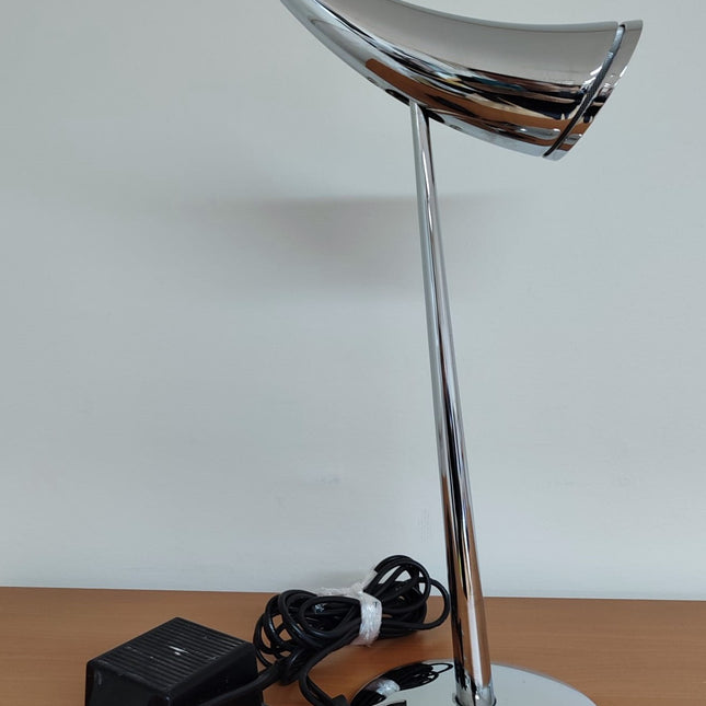 LÁMPARA DE MESA "ARA"