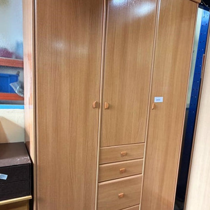 ARMARIO TRES PUERTAS