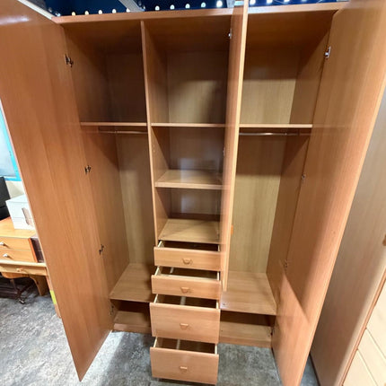 ARMARIO TRES PUERTAS