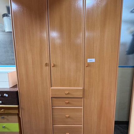 ARMARIO TRES PUERTAS