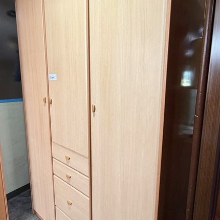 ARMARIO TRES PUERTAS