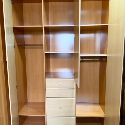 ARMARIO TRES PUERTAS