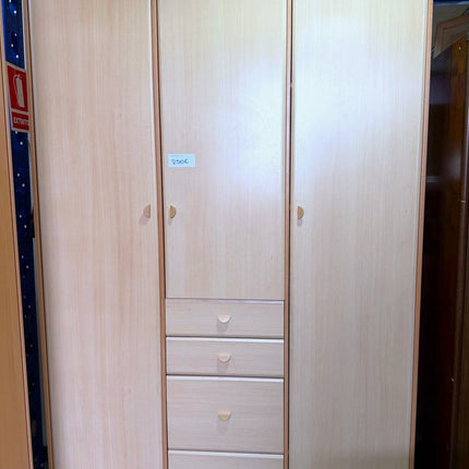 ARMARIO TRES PUERTAS