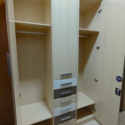 ARMARIO TRES PUERTAS