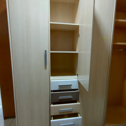 ARMARIO TRES PUERTAS