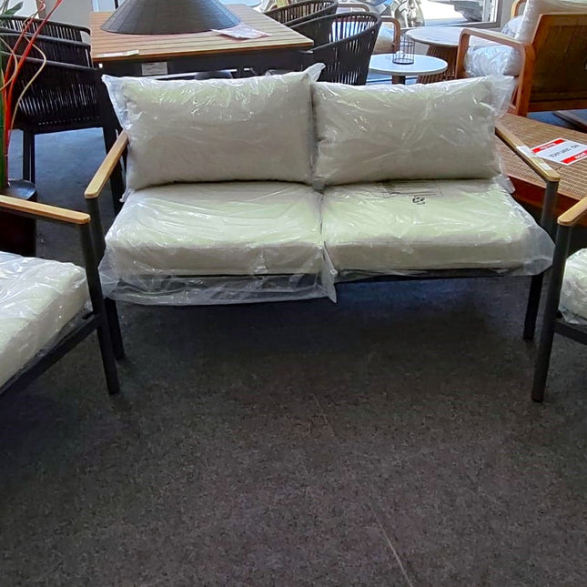 SOFÁ Y SILLONES EXTERIORES "AIGUAFREDA"