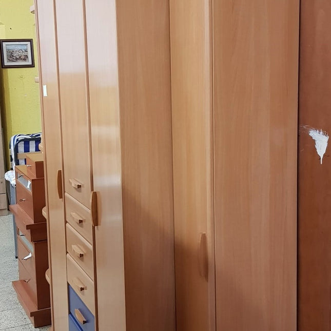 ARMARIO TRES PUERTAS