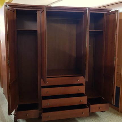 ARMARIO CUATRO PUERTAS