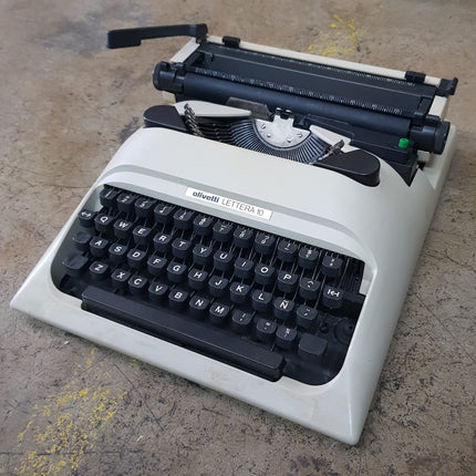MAQUINA DE ESCRIBIR OLIVETTI