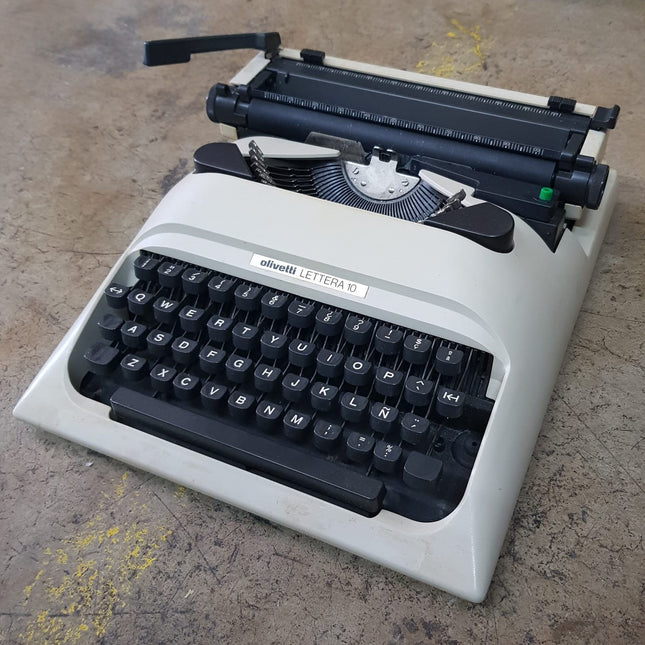 MAQUINA DE ESCRIBIR OLIVETTI