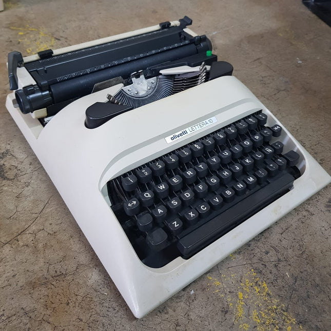 MAQUINA DE ESCRIBIR OLIVETTI
