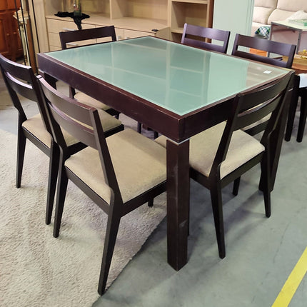 MESA EXTENSIBLE CON SEIS SILLAS