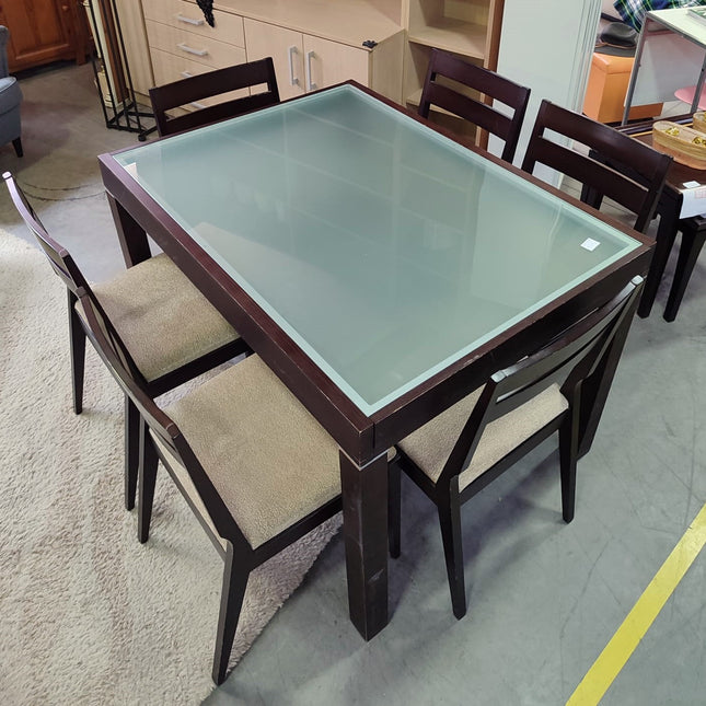 MESA EXTENSIBLE CON SEIS SILLAS
