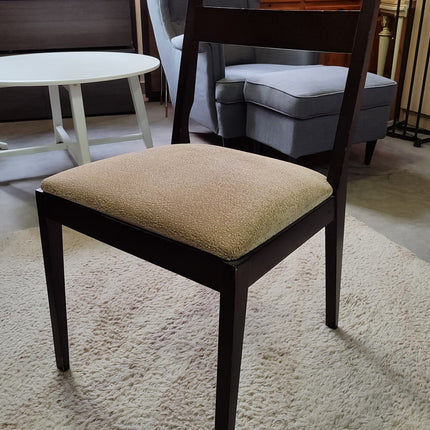 MESA EXTENSIBLE CON SEIS SILLAS