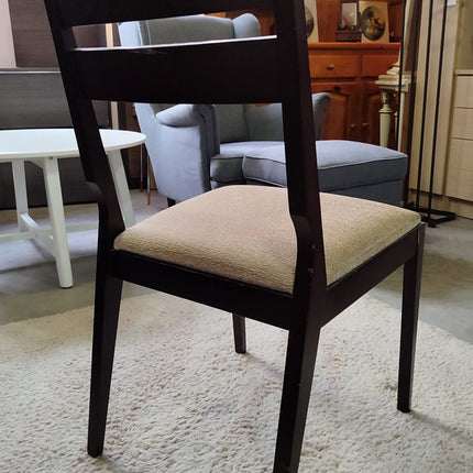 MESA EXTENSIBLE CON SEIS SILLAS