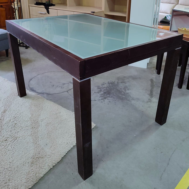 MESA EXTENSIBLE CON SEIS SILLAS