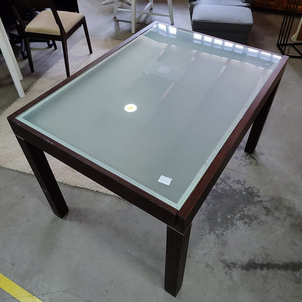 MESA EXTENSIBLE CON SEIS SILLAS