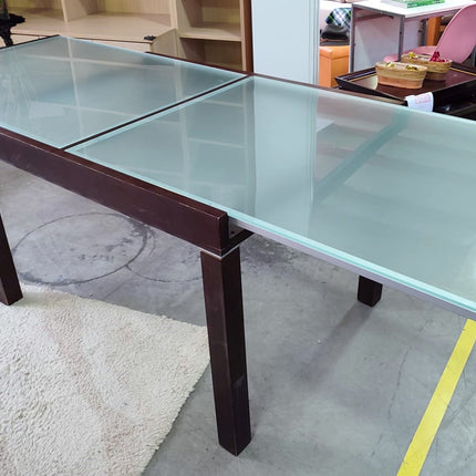 MESA EXTENSIBLE CON SEIS SILLAS