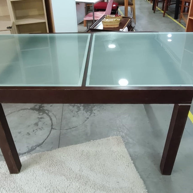 MESA EXTENSIBLE CON SEIS SILLAS