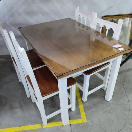 MESA DE COMEDOR CON 4 SILLAS