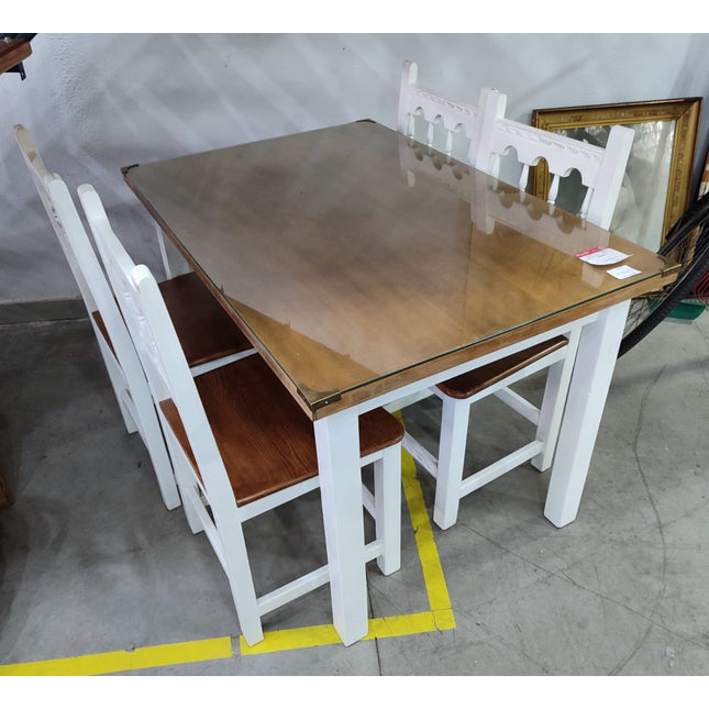 MESA DE COMEDOR CON 4 SILLAS