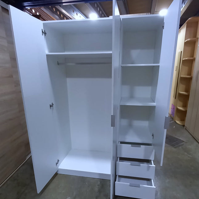 ARMARIO TRES PUERTAS