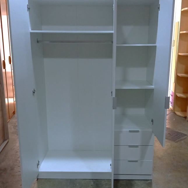 ARMARIO TRES PUERTAS