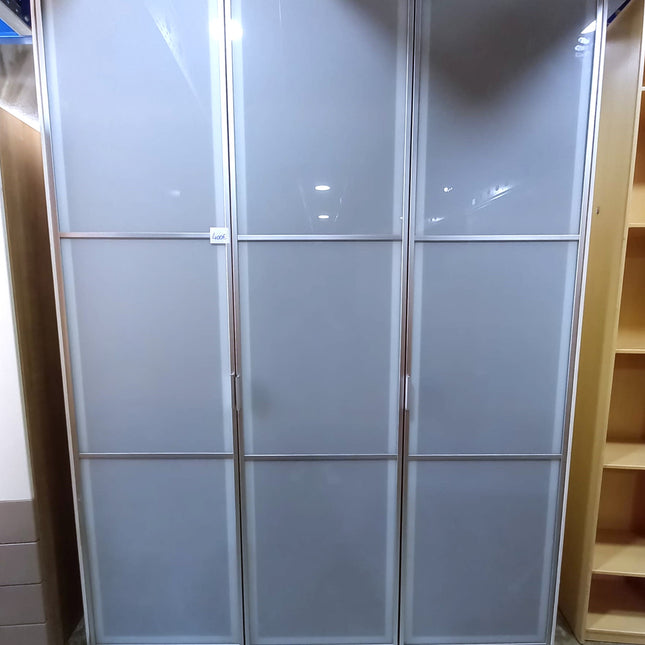 ARMARIO TRES PUERTAS