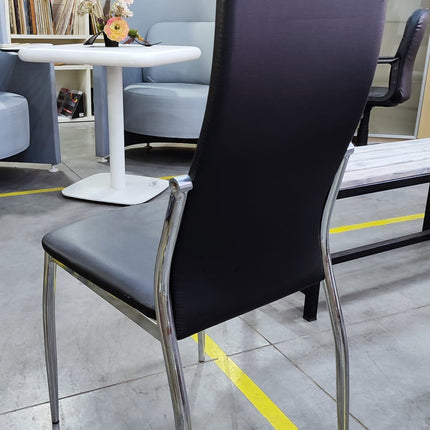 MESA EXTENSIBLE "BJURSTA" Y SEIS SILLAS