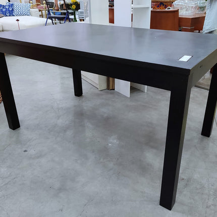 MESA EXTENSIBLE "BJURSTA" Y SEIS SILLAS