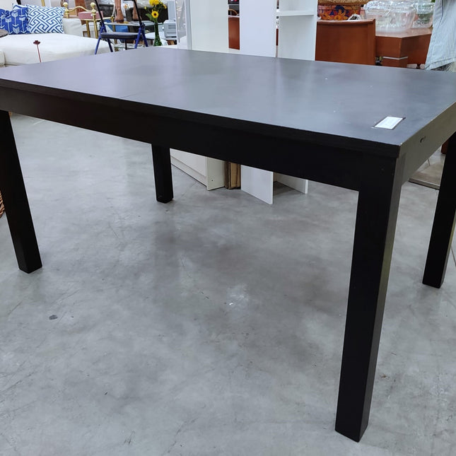MESA EXTENSIBLE "BJURSTA" Y SEIS SILLAS